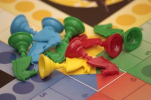 La mallette de jeux de société : pour s’amuser en famille après les fêtes de Noël