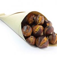 Les marrons chauds, une tradition sur les marchés de Noël