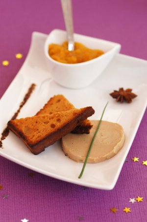 Recette de Noël, les bouchées de foie gras au pain d'épices avec une compotée de mangue