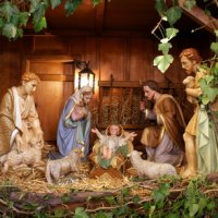 Les bergers et leurs agneaux dans la crèche de Noël